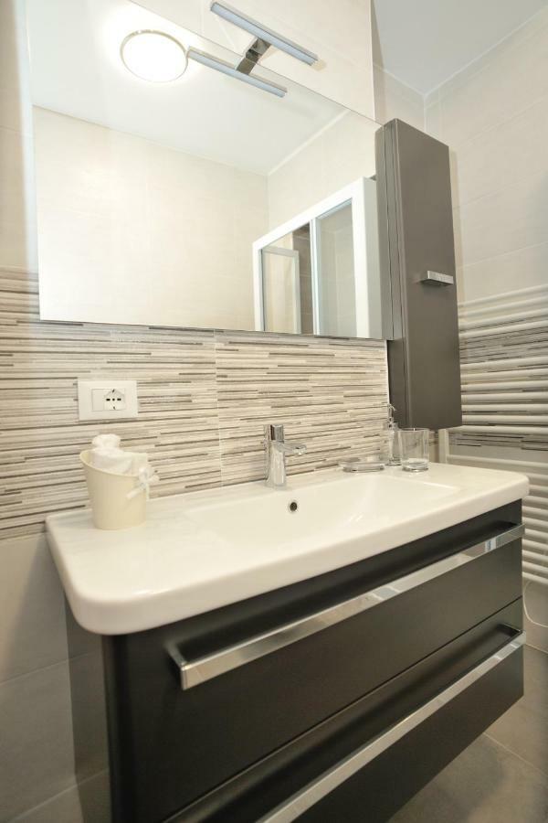 Amanti Due Apartments เวโรนา ภายนอก รูปภาพ